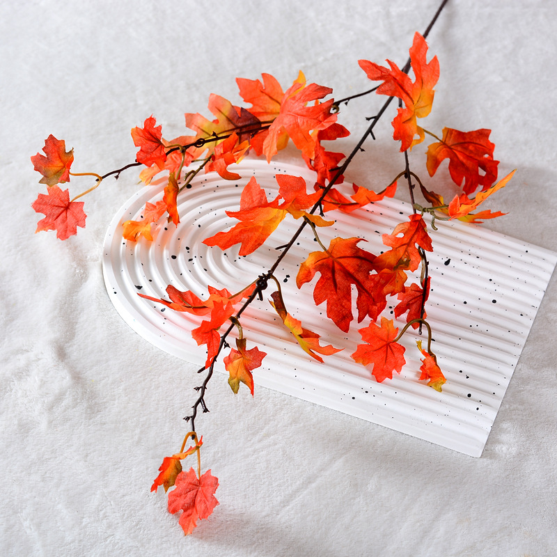 Single branch 3-pronged fragrant mountain maple leaf artificial plant arrangement fake flower home ornaments Artificial flower photography props Orange Red