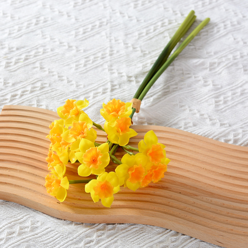 Simulated narcissus hand-tied bouquet, soft rubber feeling narcissus handmade flower ornament, fake flower ation Yellow